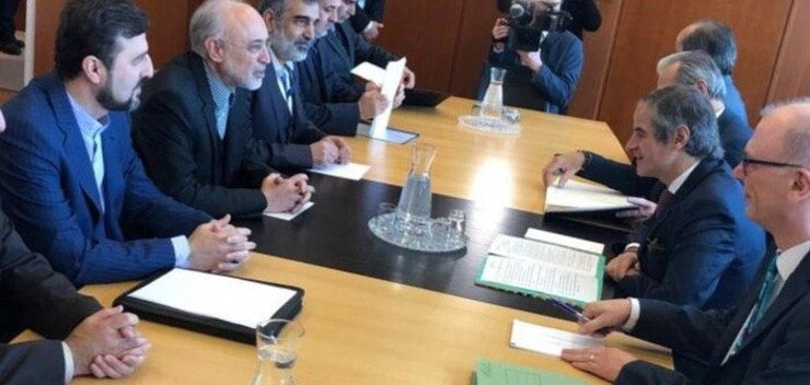 علی اکبر صالحی ریس سازمان انرژی اتمی ایران در دیدار با رافایل گروسی مدیرکل جدید آژانس بین المللی انرژی اتمی تاکید کرد که ایران اهل مذاکره و منطق است، اما تحت هیچ فشاری تصمیم نخواهد گرفت.