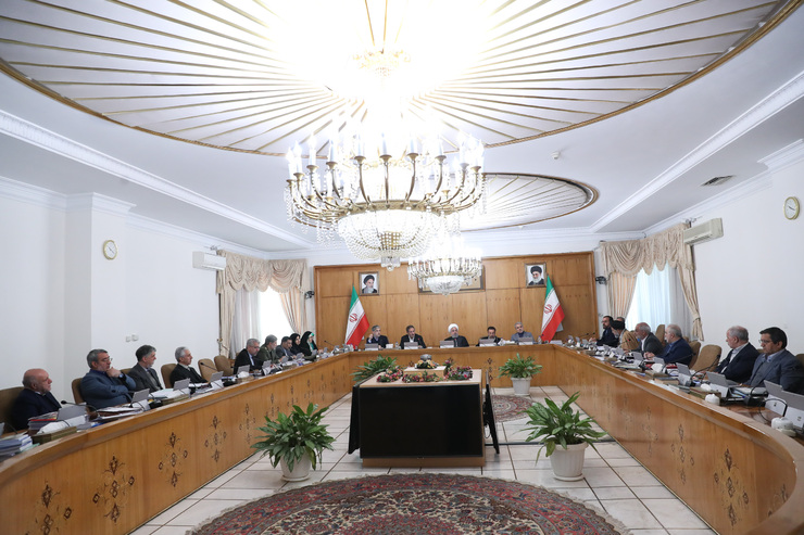 در جلسه هیات دولت امروز، به منظور ایجاد ظرفیت برای بهره‌مندی از اعتبارات صندوق توسعه ملی از سوی شرکت‌هایی که حداقل ۵۰ درصد از سهام آن‌ها متعلق به ایثارگران است، لایحه تأمین مالی طرح‌های مربوط به افراد ایثارگر از محل منابع صندوق توسعه ملی را به تصویب رساند.