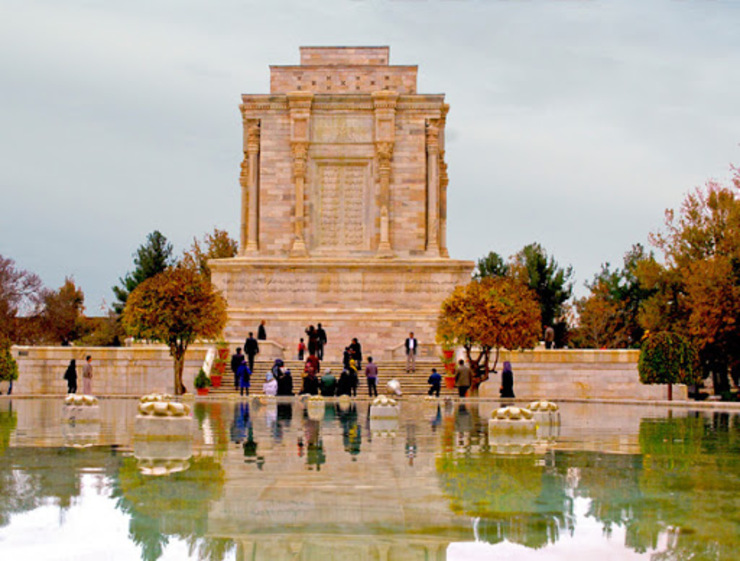 رئیس هیئت مدیره انجمن صنفی دفاتر خدمات مسافرت هوایی و جهانگردی ایران گفت: استان خراسان رضوی به دو دلیل سرآمد گردشگری همه استان‌های کشور است.