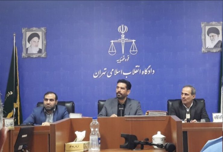 سومین جلسه دادگاه رسیدگی به پرونده «داریوش امان‌‍کی» و ۴ متهم دیگر به اتهام اخلال عمده در نظام اقتصادی صبح امروز (شنبه) ۲۶ بهمن ماه به ریاست قاضی مسعودی مقام آغاز شد.