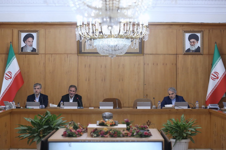 در جلسه دیروز هیات وزیران که به ریاست معاون اول رییس جمهوری برگزار شد، دستگاه‌های مسئول گزارشی از اقدامات انجام شده و نحوه مدیریت برای امدادرسانی در بارش بی سابقه برف در استان گیلان به هیات وزیران ارائه دادند.