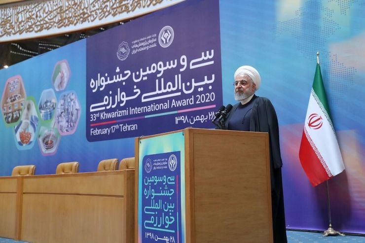 صاحبان ۱۵ طرح برگزیده سی و سومین جشنواره بین‌المللی خوارزمی روز دوشنبه، ۲۸ بهمن ماه با حضور دکتر حسن روحانی تقدیر شدند.
