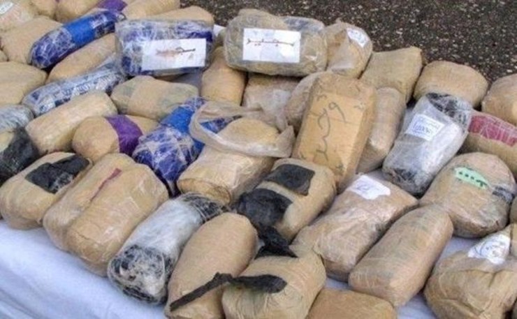 ماموران مبارزه با مواد مخدر فرماندهی انتظامی تایباد در شرق خراسان رضوی ۳۰ کیلو و ۳۰۰ گرم مواد مخدر از نوع هروئین فشرده در مرز دوغارون این شهرستان کشف کردند.