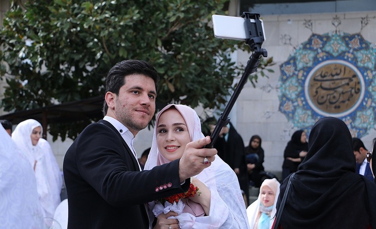 مراسم مشترک جشن ازدواج ۲۲۰ زوج دانشجوی دانشگاه آزاد اسلامی واحد مشهد روز سه‌شنبه در این شهر برگزار شد.