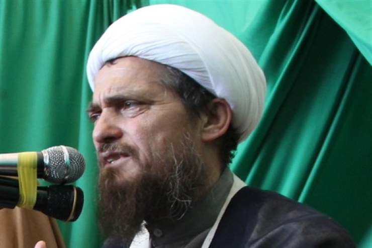 آیت‌الله عباس تبریزیان کتاب اصول طب داخلی هاریسون را که مرجع علم پزشکی است آتش زده است. او آموزه های طبی خودش را تنها مرجع درست پزشکی معرفی کرده و مدت‌هاست که دارو تجویز می‌کند.