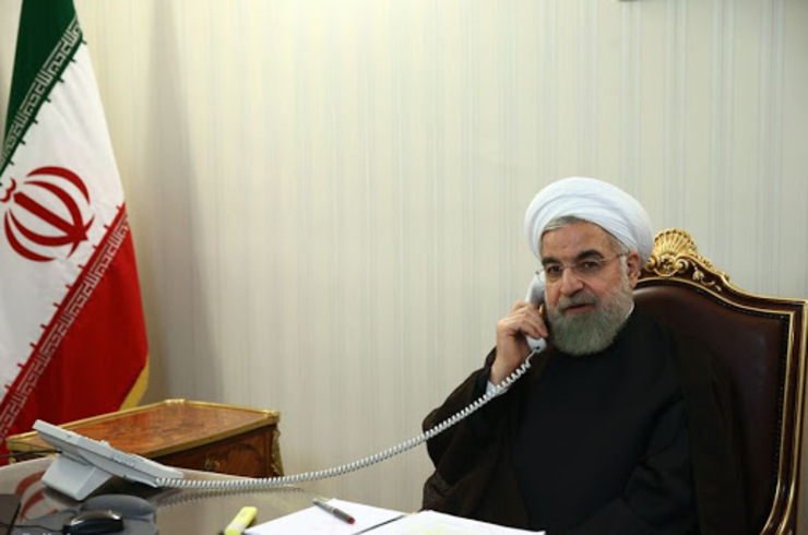 رئیس‌جمهور گفت: امروز ویروس کرونا به یک مشکل جهانی تبدیل شده و همه ملت‌ها و دولت‌های جهان باید در کنار هم بوده و با کمک به یکدیگر هرچه زودتر از این مشکل عبور کنند.