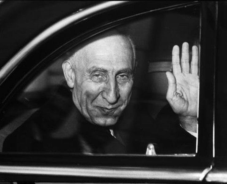 ۱۴ اسفند ۱۳۴۵، محمد مصدق، سی و پنجمین نخست وزیر ایران، در بیمارستان نجمیه تهران به مرض سرطان درگذشت و برخلاف وصیت خود مبنی بر خاکپاری کنار شهدای حادثه سی ام تیر، در قطعه شخصی اش در احمدآباد مستوفی بدون هیچ تشریفاتی به خاک سپرده شد.