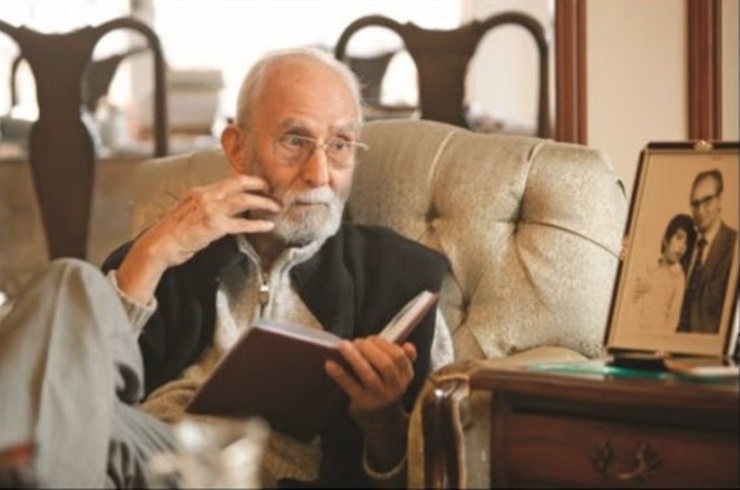 استاد محمد علی موحد طی پیامی تصویری از غم و اندوه خود نسبت به شرایط کنونی می‌گوید و امیدواری می‌دهد: «اصلا و ابدا شک نکنید که در جنگ میان مرگ و زندگی، زندگی پیروز خواهد شد.»