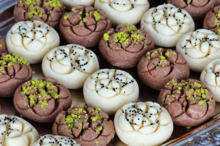شیرینی در دمای ۲۰۰ تا ۴۰۰ درجه پخت می‌شود و جای هیچ نگرانی در خصوص انتقال بیماری از طریق  شیرینی وجود ندارد.