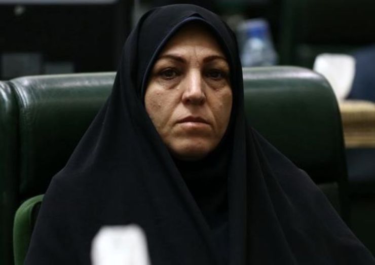 نماینده مردم تهران در مجلس از بازگشت ساعت کاری ادارات به روال عادی انتقاد کرد و گفت: آیا کارمندان و کارگران رویین تن هستند؟