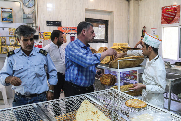 با توجه به شیوع بیماری کرونا، نظارت مستمر بر نانوایی‌ها و رعایت نکات بهداشتی از سوی مردم ضروری است