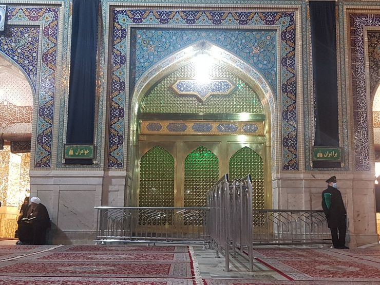 شهروندان و مسافران برای پیشگیری از شیوع کرونا الزامات بهداشتی را در حرم مطهر رعایت کنند.