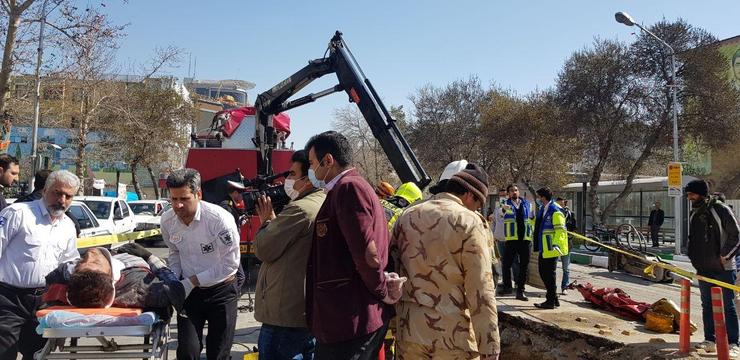 صبح امروز ۲۱ اسفند بر اثر سقوط گاردریل محافظ در تقاطع ابن سینا و دانشگاه سه کارگر مجروح شدند.