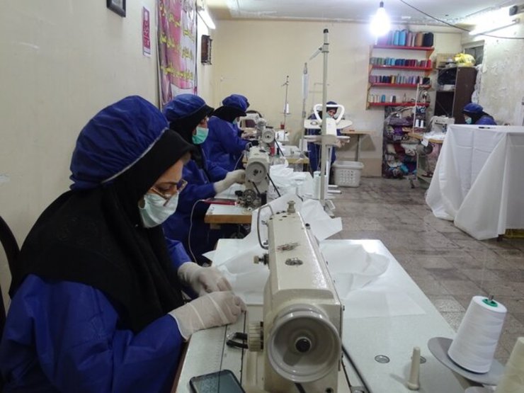 شرکت تعاونی دهیاری‌‎های بخش مرکزی شهرستان مشهد روزانه ۵۰ هزار عدد ماسک در کارگاه‌های خود تولید و روانه بازار می‌کند.