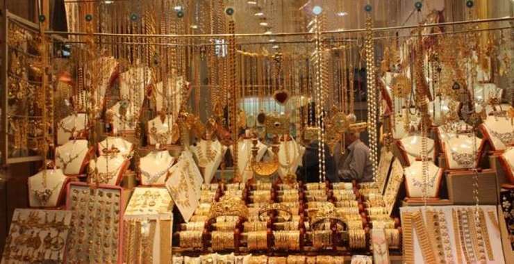 طبق دستورالعمل اخیر اتاق اصناف مشهد به منظور پیشگیری از بیماری کرونا ساعات کار واحد‌های صنفی فروشندگان و سازندگان طلا، جواهر و نقره مشهد در شیفت بعدازظهر از ساعت ۱۷ الی ۲۱ تعیین شده است.