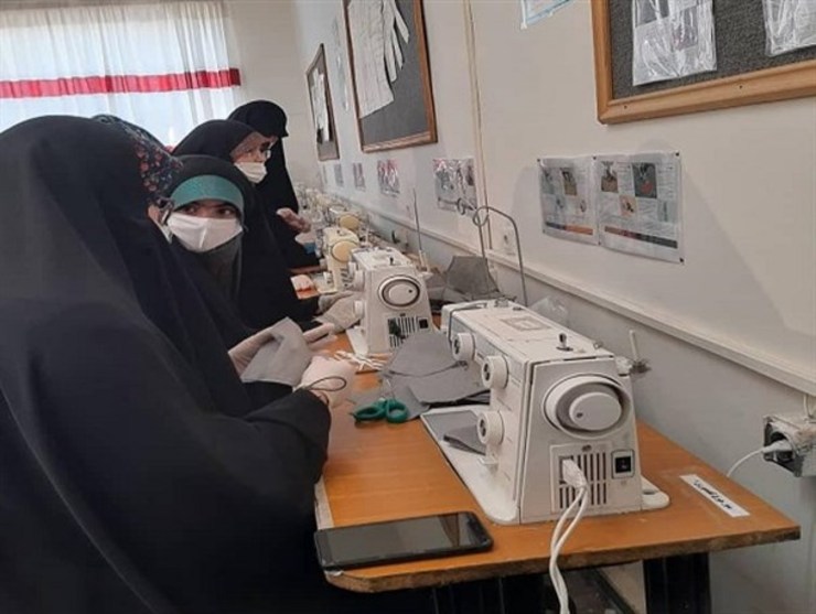 حدود 100 دانش‌آموز بسیجی مشهد با تولید 20 هزار ماسک تنفسی رایگان علیه این ویروس کرونا برخاستند.