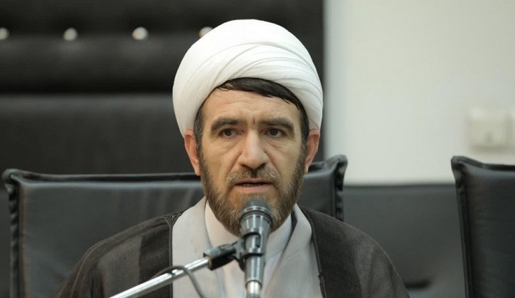 دادستان قم گفت: درپی تجمع غیرقانونی در اطراف حرم حضرت معصومه (س) و هتک حرمت تعدادی افراد اجیرشده به حریم حرم مطهر که دیشب در قم رخ داد، ۱۱ نفر دستگیر و در اختیار دستگاه‌های قضایی قرار گرفتند.