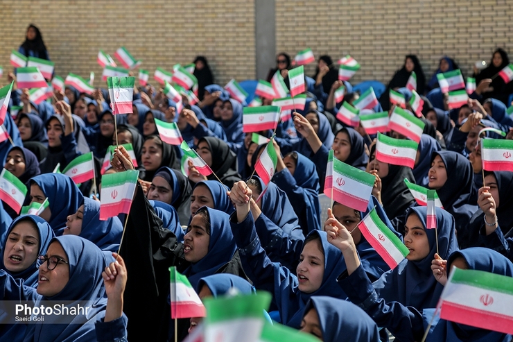 وزارت آموزش و پرورش به منظور جلوگیری از ایجاد انحصار استفاده از برخی پیام‌رسان‌ها اعلام کرد: هیچ‌گونه اطلاعاتی از دانش‌آموزان در اختیار هیچ یک از پیام‌رسان‌ها یا شرکت‌های حوزه مربوطه قرار نخواهد داد.