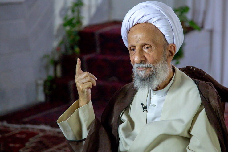 آیت الله مصباح یزدی گفت: در اینکه محرومیت از اماکن مقدسه برای ما خسران است تردیدی نیست. اما در این عالم خیلی از نفع و ضررها با هم تزاحم پیدا می کنند و باید اهم آنها را تشخیص داد؛ الآن هم کسی اصل زیارت را ممنوع نکرده، بلکه گفته‌اند این چند روز نروند.