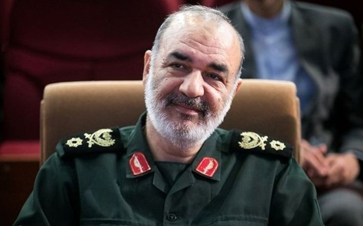 فرمانده کل سپاه در پیامی به وزیر بهداشت ضمن تبریک سال نو این وزارتخانه را پیشتاز جهانی نبرد با ویروس کرونا دانست و تاکید کرد: امروز همه ما مفتخریم که جامعه پزشکی، ضمن تحلیل عمیق این پدیده ناشناخته،در مقابله با فراگیری این تهدید، پناهگاهی امن در پیشگیری و درمان مردم نجیبمان به ارمغان آورند.