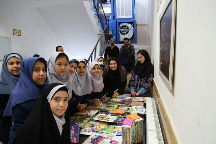 کتابخانه مدرسه ۹۰۰ نفره شهید کوکبی و زنده‌یاد خدادادیان در دو شیفت تحصیلی با ۱۸۰ کتاب در توس ۳۳، با تلاش گروه مردم نهاد بچه‌های آسمان و همکاری شهرآرامحله منطقه ۲ افتتاح شد.