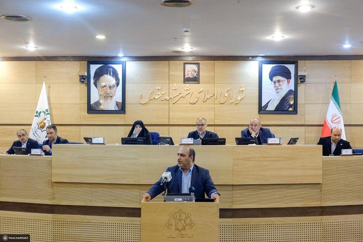 شهردار مشهد در هشتاد و ششمین صحن علنی شورای اسلامی شهر مشهد گفت: در راستای پیشگیری از شیوع کرونا در مشهد دو وظیفه اصلی ضدعفونی زیرساخت های شهری و  آگاهی لازم به افکار عمومی برعهده مدیریت شهری و شورا قرار دارد.