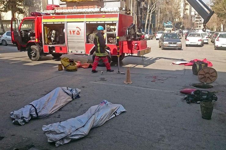 رئیس ایستگاه ۱۰ و ۳ آتش نشانی مشهد از مرگ غم انگیز دو کارگر شاغل در یک شرکت پیمانکاری، بدلیل گاز گرفتگی هنگام لایروبی کانال جمع آوری و هدایت فاضلاب (سیستم اگو) در بولوار بعثت این شهر خبر داد.