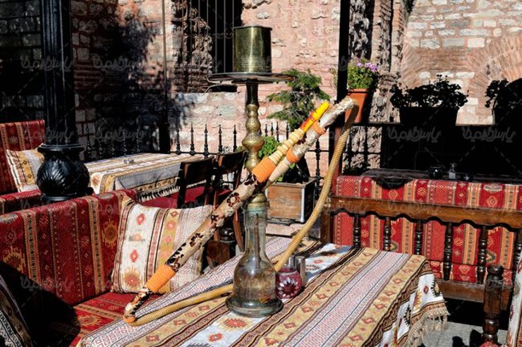 به چند مرکز عرضه قلیان در برخی نقاط شهر مشهد مراجعه کردیم متاسفانه همگی باز و فعال بودند.