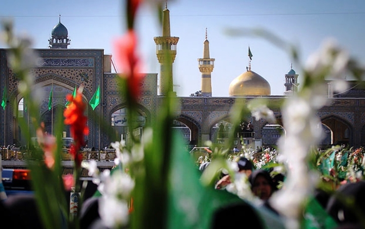 همزمان با روز اول ماه رجب و میلاد پنجمین اختر تابناک آسمان امامت و ولایت، حضرت باقر العلوم (ع) جشن‌های رجب المرجب در حرم مطهر امام رضا (ع) آغاز شد.