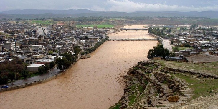 مطابق پیش‌بینی سازمان هواشناسی کشور، موج سهمگین بارش‌ها از ۴۸ ساعت گذشته روانه لرستان شده که ضمن وارد کردن خسارت، موجب وقوع سیلاب شده‌است.