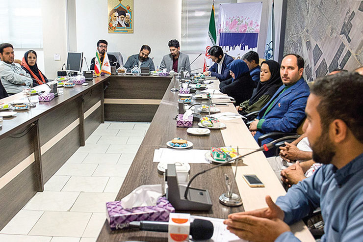 باید نقد شویم