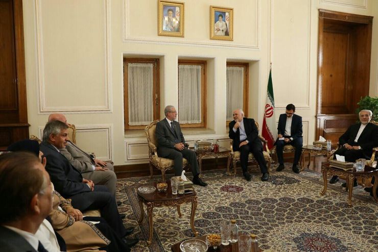 شهرآرا نیوز - هیات پارلمانی جمهوری عراق به ریاست خلیل الحداد نایب رئیس مجلس این کشور و هیات همراه با محمدجواد ظریف وزیر امور خارجه دیدار کرد.