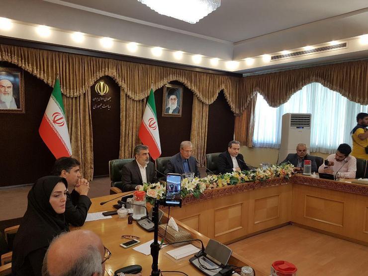 مهلت ۶۰ روزه جمهوری اسلامی ایران به طرف‌های حاضر در برجام امروز - یکشنبه ۱۶ تیرماه ۹۸ - به پایان رسید. در همین راستا، معاون سیاسی وزیر خارجه ایران در نشستی با اصحاب رسانه بیان داشت: امروز نامه‌ای از سوی ظریف به موگرینی نوشته شده و ارسال می شود و به صراحت بندهایی که از برجام درباره عدم تعهد ما به غلظت برجام است و یک مهلت ۶۰ روزه اعلام خواهد شد.