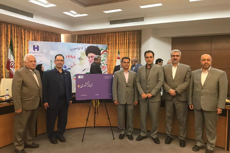 کارت بانکی جدید اعضای صندوق بازنشستگی کشوری روز یکشنبه طی مراسمی با حضور اعضای کانونهای بازنشستگی در مشهد رونمایی شد.