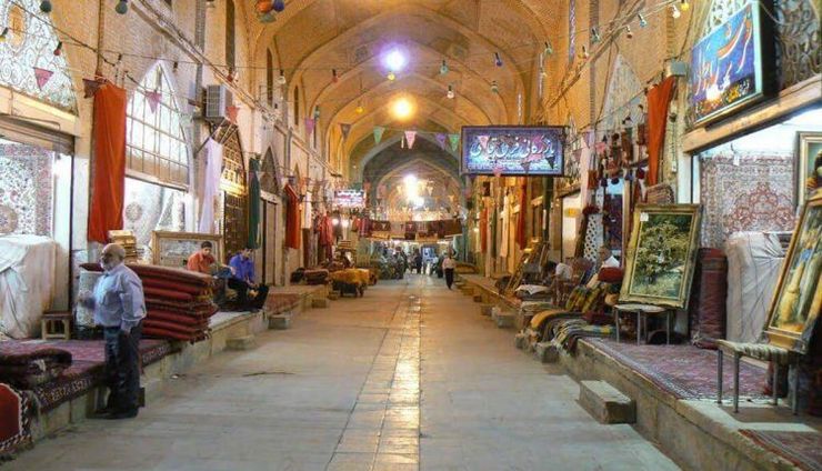 معاون اداره کل میراث فرهنگی، صنایع دستی و گردشگری خراسان رضوی گفت: بازار تاریخی فرش مشهد بیش از ۲۰۰ سال قدمت دارد و یکی از قدیمی‌ترین بازار‌های این کلانشهر است.