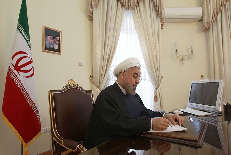 رئیس جمهوری در پیامی به مناسبت ۱۷ مرداد روز خبرنگار، تصریح کرد: فراهم شدن فضای مساعد برای رسانه‌ها اعم از تضمین آزادی بیان و تثبیت شرایط اقتصادی منجر به ثبات مالی مؤسسات مطبوعاتی، اصلی‌ترین دستآوردی است که دولت در عرصه مطبوعات دنبال می‌کند.