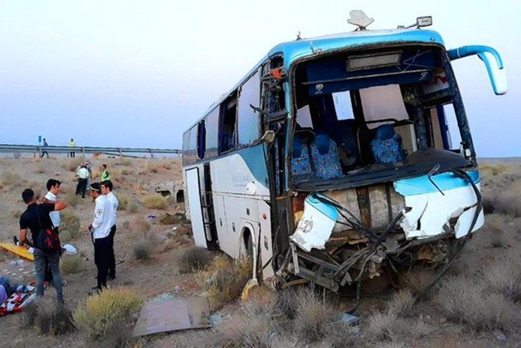 تصادف یک دستگاه اتوبوس بین شهری با خودرو خاور در جاده نیشابور به مشهد منجر به مصدوم شدن ۲۳ نفر از سرنشینان اتوبوس شد.