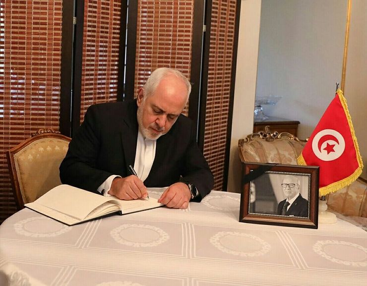 وزیر امور خارجه با حضور در سفارت تونس در تهران، دفتر یادبود رئیس جمهور فقید این کشور را امضا کرد.