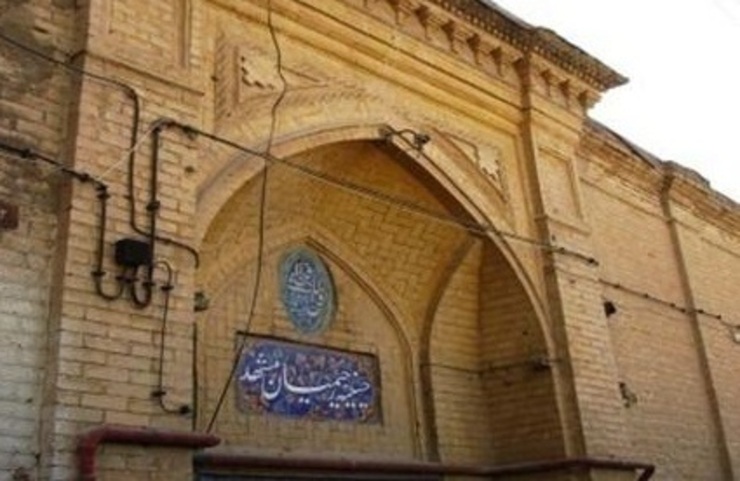 مسئول دفتر ثبت آثار تاریخی و حرایم اداره کل میراث فرهنگی، صنایع دستی و گردشگری خراسان رضوی گفت: 14 حسینیه تاریخی از این استان در فهرست آثار ملی به ثبت رسیده که قدمت آنها به دوره قاجار می رسد.