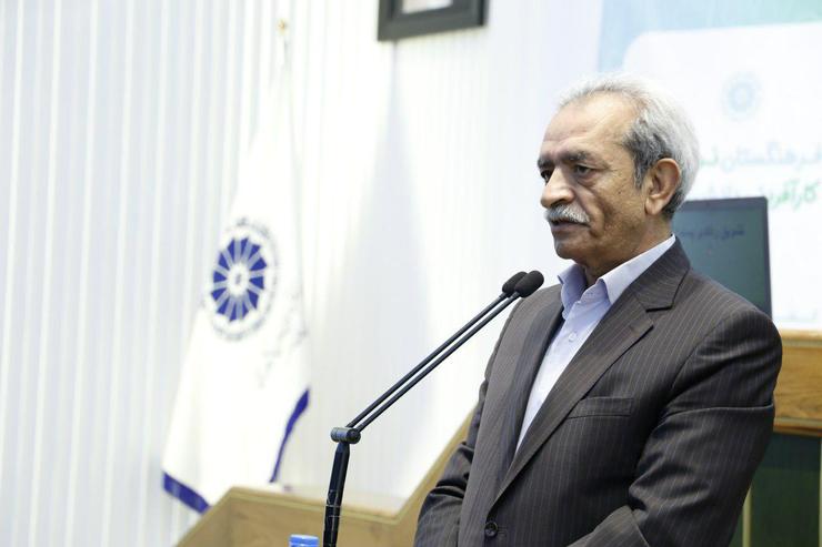 غلامحسین شافعی، رئیس اتاق بازرگانی ایران در آیین اختتامیه فرهنگستان نوآوری و کارآفرینی دانش آموزی در مشهد گفت: تصمیم داریم در این شهر مدرسه کسب و کار تاسیس کنیم؛ این مدرسه برگرفته از تجربیاتی است که در برخی کشورهای توسعه یافته وجود دارد. این مدرسه میدانی واقعی برای توسعه استعدادها خواهد بود. چنین ساختاری می تواند نگاهی تخصصی به پرورش کارآفرینان و صاحبان کسب و کارها داشته باشد: