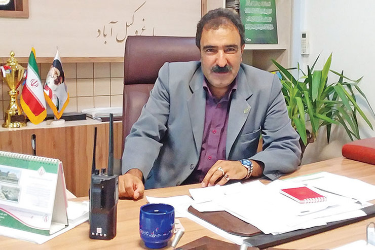 وکیل‌آباد، از آبیاری تا آفت‌کشی