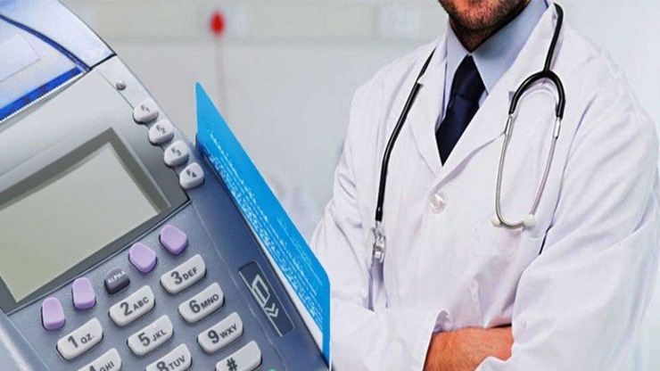از ابتدای امسال بحث الزامی شدن نصب کارتخوان در مطب‌های پزشکان به طور جدی مطرح شد و در مرحله اول قرار شد که پزشکان تا ۲۳ مرداد ماه ۱۳۹۸، برای دریافت کارتخوان ثبت‌نام کنند.