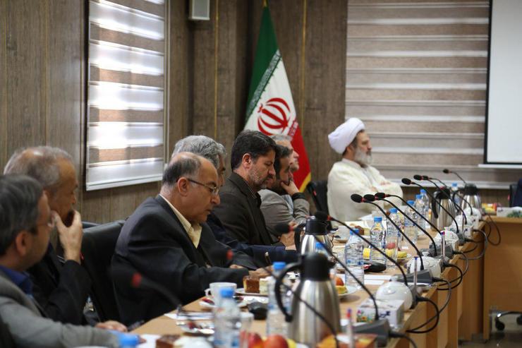 مشاور وزیر و مدیر کل اطلاعات استان در جمع روسای دانشگاه ها و مسئولین نهاد نمایندگی ولی فقیه در دانشگاه هاگفت: دشمنان القا می کنند که نظام به بن بست سیاسی رسیده است. آنها مدعی هستند در ایران، رهبران فاقد محبوبیت هستند. اما این که کشور در یک و نیم سال اخیر توانسته بحران ها را مدیریت کند.