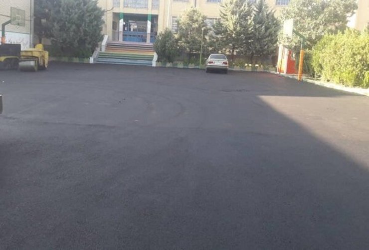 قائم مقام ستاد مناسبت‌های شهرداری مشهد گفت: پیش بینی کرده ایم حدود ۲۳ هزار متر مربع لکه گیری آسفالت در مدارس و بالغ بر ۵۷ هزار متر مربع آسفالت در محور‌های مدارس را در آغاز سال تحصیلی جدید انجام دهیم.