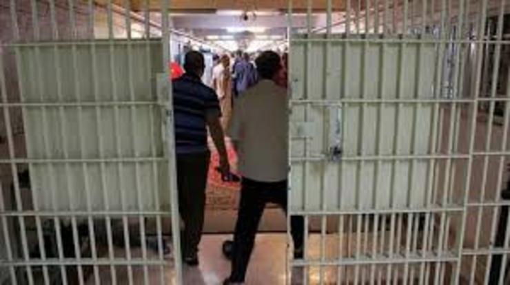  با کمک خیر نیکوکار مشهدی ۱۲ زندانی که دارای محکومیت مالی بودند از زندان مرکزی مشهد آزاد شدند.