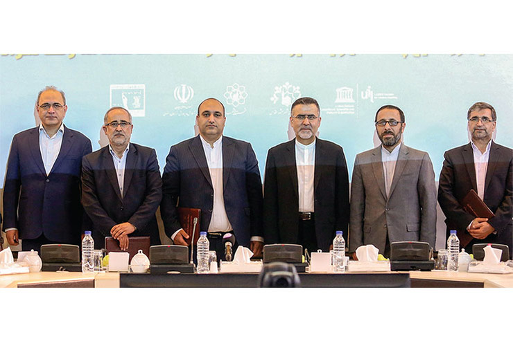رونمایی از پلاک «شهر یادگیرنده» در مشهد با حضور دبیرکل کمیسیون ملی یونسکو