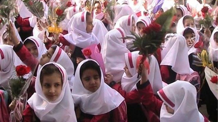 دانش‌آموزان کلاس اولی امروز با حضور در دبستان‌های کشور، سال تحصیلی را آغاز کردند.