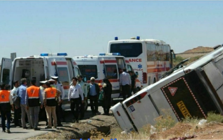 ساعاتی پیش حادثه واژگونی اتوبوس مسافربری در جاده مشهد - نیشابور منجر به مصدومیت ۴۹ نفر شد.