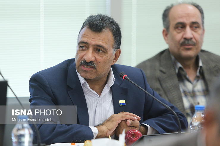 مدیر عامل شرکت آب منطقه ای خراسان رضوی گفت: دو وزارتخانه بهداشت و علوم پس از گذشت ده سال موفق به تهیه استاندارد بهداشتی آب نشده‌اند و با وجود پیگیری‌های ما هیچ پیشنهاد و طرحی برای استاندارد و کیفیت آب ارائه ندادند.
