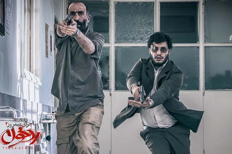 «رد خون» در لفظ حداقل حامل دو معناست؛ به یک معنا، دنبال‌کردن رد خون ریخته شده است برای یافتن عامل خون‌ریز. چنان‌که در فیلم، گروه اطلاعاتی جمهوری اسلامی به‌دنبال ازبین‌بردن سرکرده منافقان در خاک عراق هستند تا انتقام خون‌های ریخته‌شده را بگیرند.